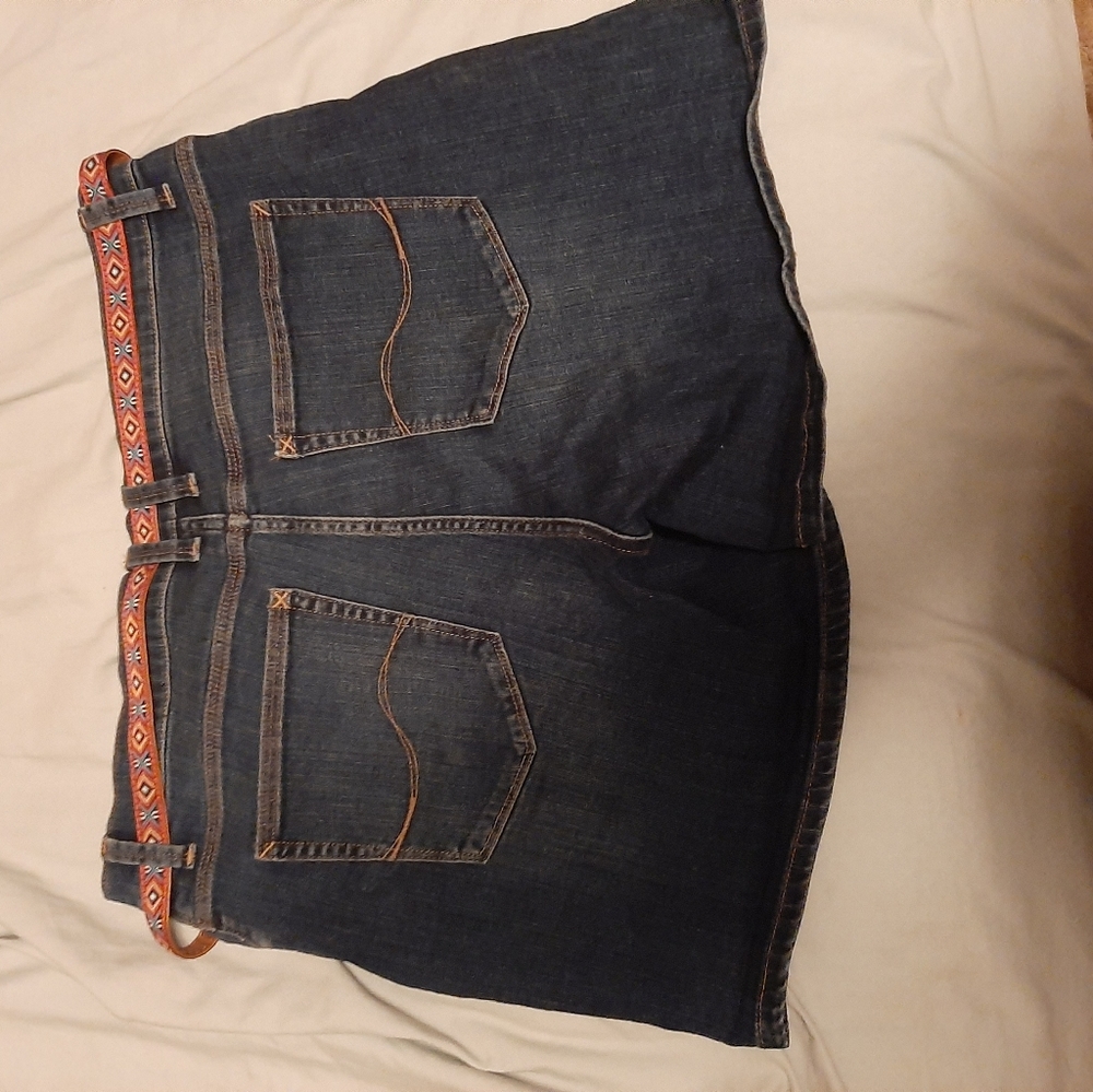 Shorts - Picture 2 of 5